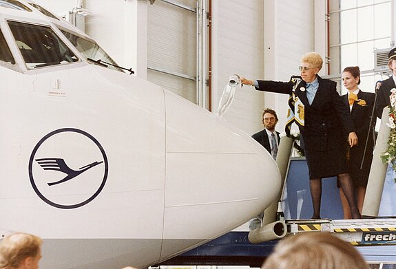 Flugzeugtaufe durch Paula Weber-Schäfer am 12. Mai 1992.