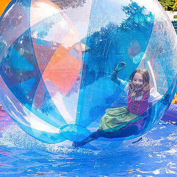 Wasserball mal anders... (Foto: Stadt Freising) 