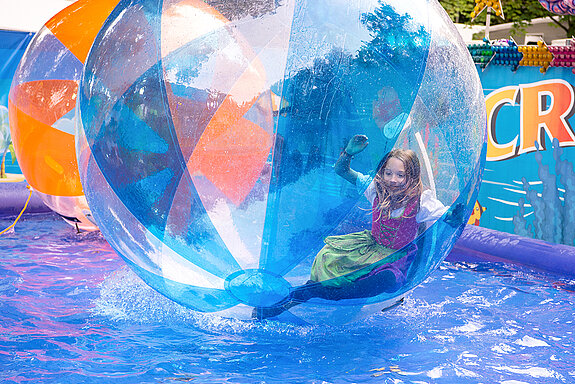 Wasserball mal anders... (Foto: Stadt Freising) 