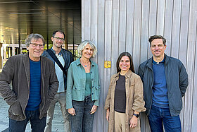 v.l.n.r.: Architekt Martin Riesner (balda architekten gmbh), Andreas Hölzl vom Hochbauamt, Schulleiterin Elisabeth Gaßner, OB Monika Schwind, Robert Naujokat vom Hochbaumt.