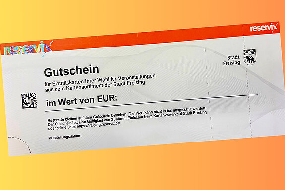 Immer ein passendes Geschenk, das Freude bereitet: Gutschein für eine Veranstaltung aus dem großen Kartensortiment der Stadt. (Foto: Stadt Freising) 