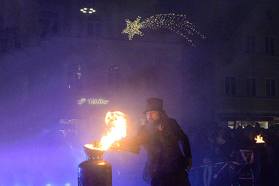 Spektakuläre Feuershow beim Eröffnungsfest der Oberen Altstadt im Dezember 2023. (Foto: ski)