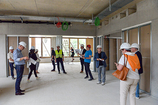 Große Fensterflächen mit Blick ins Grüne bieten die flexibel nutzbaren Klassenzimmer. (Foto: Stadt Freising)