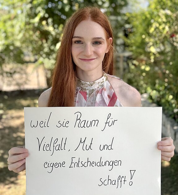 Karina Peisker (Rhönrad Weltmeisterin, Ärztin) feiert die Demokratie, weil sie Raum für Vielfalt, Mut und eigene Entscheidungen schafft! Foto: privat