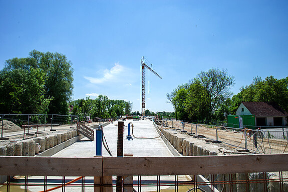 Westtangente Freising: Tunnelbau in Deckelbauweise - hier ein Dock mit Deckel.