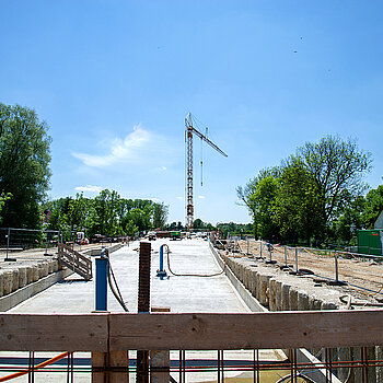 Westtangente Freising: Tunnelbau in Deckelbauweise - hier ein Dock mit Deckel.