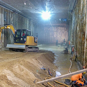 Westtangente Freising / Tunnel in Deckelbauweise: Aushubarbeiten im Dock 1 südlich der Giggenhauser Straße.