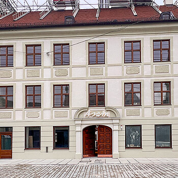 Das historische Asamgebäude - schon vor Fertigstellung ein Schmuckstück und barockes Kleinod. Bald wird es das lebendige Kulturzentrzm für alle im Herzen Freisings sein. (Foto: Stadt Freising) 