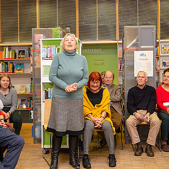 Persönliche Erinnerungen: Gisela Landesberger erzählte, als Kind habe sie vom damaligen Bibliotheksleiter Angst gehabt. (Foto: Stadt Freising)