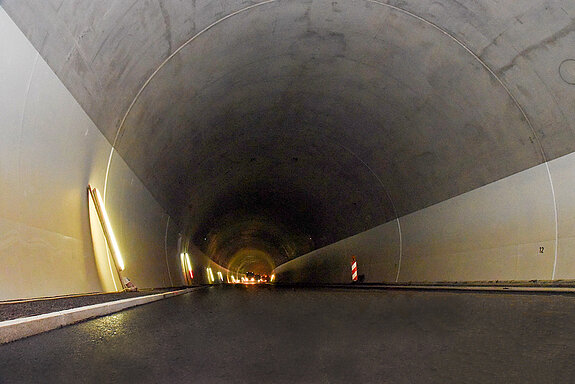 Blick in den fast fertiggestellten Tunnel Vötting. (Foto: Stadt Freising)