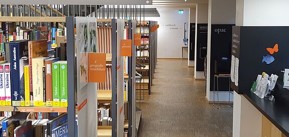 Foto von der Sachbuchbibliothek der Stadtbibliothek Freising