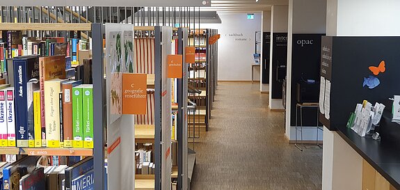 Foto von der Sachbuchbibliothek der Stadtbibliothek Freising