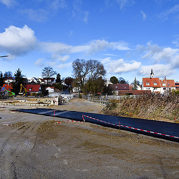 16. November: Die Pflasterarbeiten für die Wiederherstellung der Bachstraße haben begonnen - am 18. November 2020 konnte die Straße in ihrer vormaligen Wegführung geöffnet werden. (Foto: Stadt Freising)