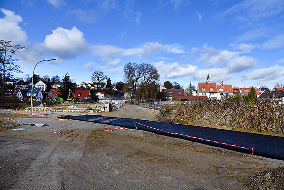 16. November: Die Pflasterarbeiten für die Wiederherstellung der Bachstraße haben begonnen - am 18. November 2020 konnte die Straße in ihrer vormaligen Wegführung geöffnet werden. (Foto: Stadt Freising)