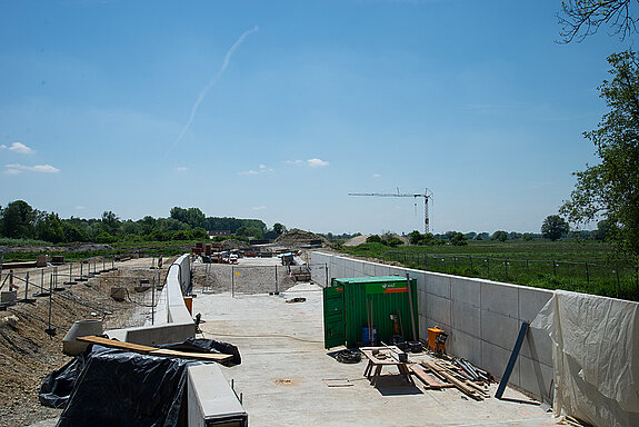 Westtangente Freising /Tunnel in Deckelbauweise: Bau der "Haube" am Übergang des Tunnels zur Oberfläche.