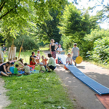 Mit dabei ist immer die Rollerbahn, die auf jedem Spielplatz aufgebaut wird.