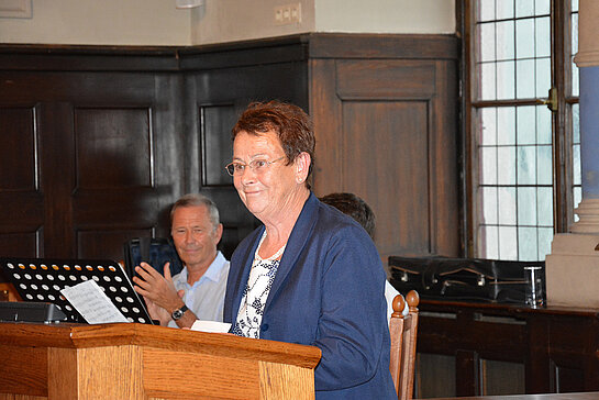 Strahlende neue Trägerin der Stadtmedaille: Hilde Meindl. (Foto: Stadt Freising)