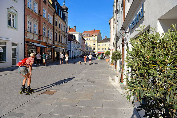 Eindrücke vom mittleren Abschnitt der Unteren Hauptstraße nach den Umbaumaßnahmen. (Foto: Stadt Freising)