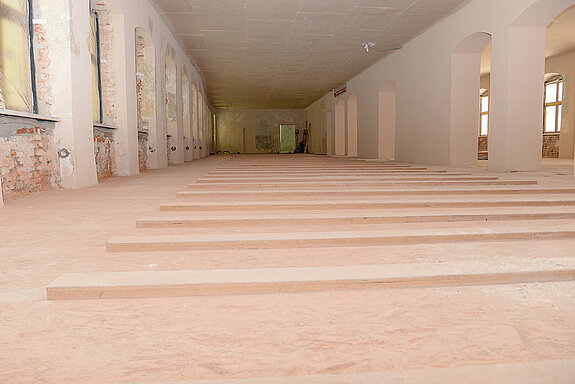 Schon weit fortgeschritten sind die Arbeiten im Asamfoyer Freising, dem Eingangs- und Aufenthaltsbereich vor dem Theatersaal. (Foto: Stadt Freising)