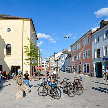 Eindrücke vom mittleren Abschnitt der Unteren Hauptstraße nach den Umbaumaßnahmen. (Foto: Stadt Freising)