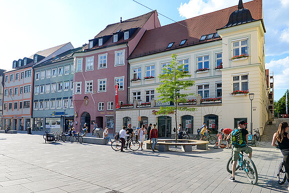 Eindrücke vom mittleren Abschnitt der Unteren Hauptstraße nach den Umbaumaßnahmen. (Foto: Stadt Freising)