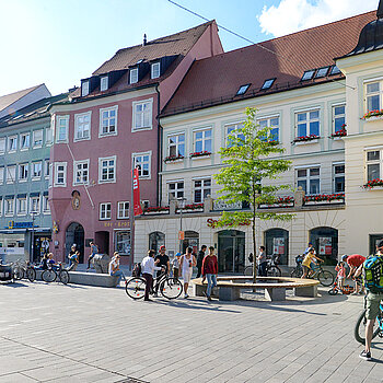 Eindrücke vom mittleren Abschnitt der Unteren Hauptstraße nach den Umbaumaßnahmen. (Foto: Stadt Freising)