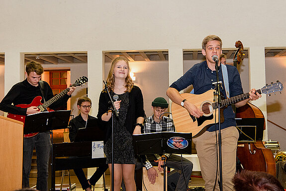 Bezaubernd: "Mieke and the Boys" begeistern das Publikum. (Foto: Stadt Freising)