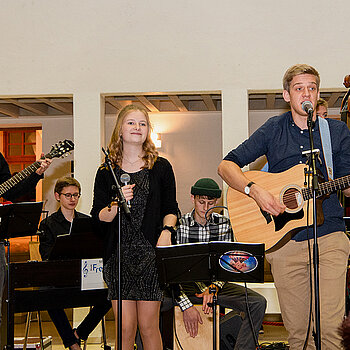 Bezaubernd: "Mieke and the Boys" begeistern das Publikum. (Foto: Stadt Freising)