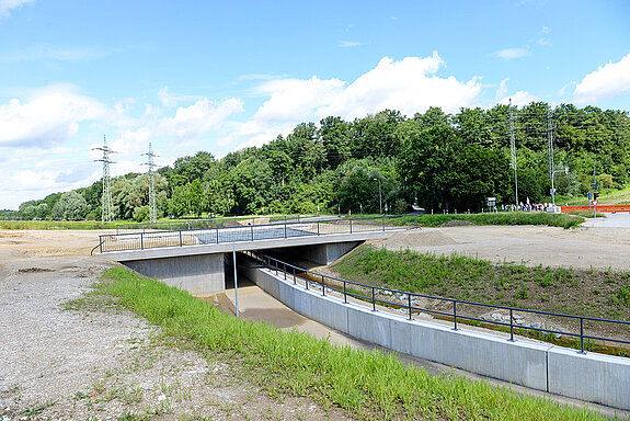 Weitere Straßenbrücke über den Thalhauser Graben, über die es zum Tunnelportal der Westtangente gehen wird. (Foto: Stadt Freising) 