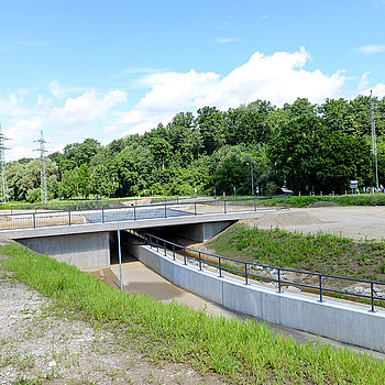 Weitere Straßenbrücke über den Thalhauser Graben, über die es zum Tunnelportal der Westtangente gehen wird. (Foto: Stadt Freising)