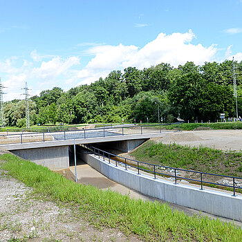 Weitere Straßenbrücke über den Thalhauser Graben, über die es zum Tunnelportal der Westtangente gehen wird. (Foto: Stadt Freising) 