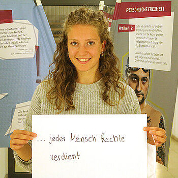 Alexandra Waschulzik, vhs sagt: "Ich bin dabei, weil jeder Mensch Rechte verdient."