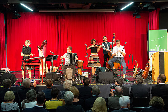 Luz Amoi sorgen im Pavillon der Musikschule für beste Stimmung. (Foto: Stadt Freising) 