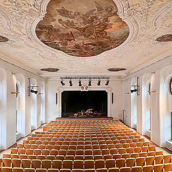 Herzstück des ASAM ist der restaurierte Asamsaal: Eine neue Bestuhlung, die verbesserte Akustik und modernste audiovisuelle Anlagen lassen jede Aufführung zu einem Fest der Sinne werden. (Foto: ski)