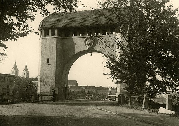 Lerchenfelder Brücktor um 1945.