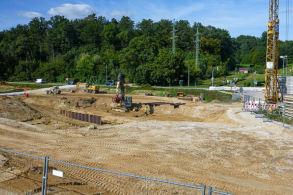 Westtangente Freising: Arbeiten an der Thalhauser Straße für den Bau von zwei Brücken. (Foto: Martin Bullinger/edr) 