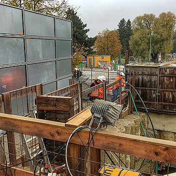 Blick in die Tiefe am Schachtbauwerk Giggenhauser Straße.