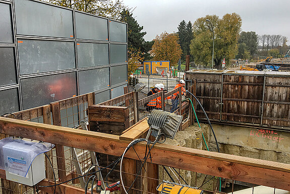 Blick in die Tiefe am Schachtbauwerk Giggenhauser Straße.