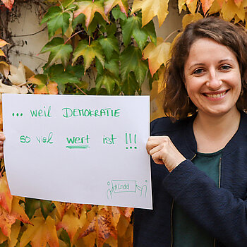 Tabea Janson, Kompetenzzentrum Demokratie und Menschenwürde sagt: "Ich bin dabei, weil Demokratie so viel wert ist!!!" Foto: Kompetenzzentrum Demokratie und Menschenwürde