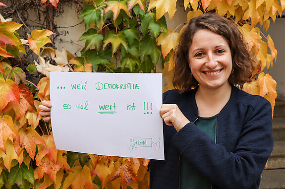 Tabea Janson, Kompetenzzentrum Demokratie und Menschenwürde sagt: "Ich bin dabei, weil Demokratie so viel wert ist!!!" Foto: Kompetenzzentrum Demokratie und Menschenwürde