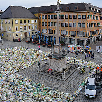 Müllsammelaktion der Agenda21Energie & Klimaschutz auf dem Freisinger Marienplatz