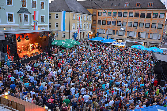 Nicht verpassen: Jedes Jahr im Juli zelebrieren wir den Rock beim Altstadt-Open-Air auf dem Marienplatz.