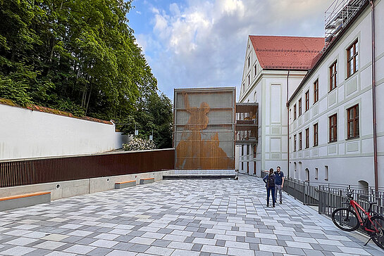 Die Freilichtbühne "Asam öffne Dich" kurz vor dem Einweihungsfest am 22. Juni 2024. (Foto: ski)