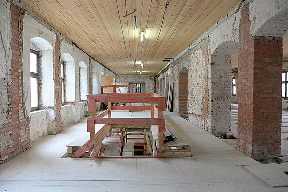 Flur im zweiten Stockwerk: Vorbereitung für die neue Treppe. (Foto: Stadt Freising)