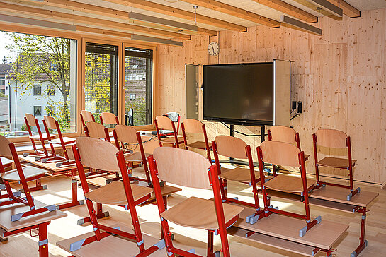 Digitales Klassenzimmer: Interaktive Whiteboards haben an allen Grund- und Mittelschulen Einzug gehalten – auch im neuen Erweiterungsbau der Schule St. Lantbert. (Foto: Stadt Freising)