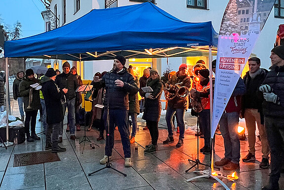 Eröffnung des vorerst letzten Bauabschnitts in der Oberen Altstadt durch OB Tobias Eschenbacher mit einem großen Fest. (Foto: ski) 