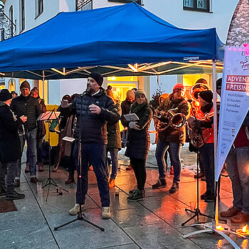 Eröffnung des vorerst letzten Bauabschnitts in der Oberen Altstadt durch OB Tobias Eschenbacher mit einem großen Fest. (Foto: ski) 