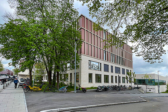 Modernste pädagogische Standards und zugleich eine Wohlfühlatmosphäre bieten die Schulen am SteinPark. (Foto: Stadt Freising)