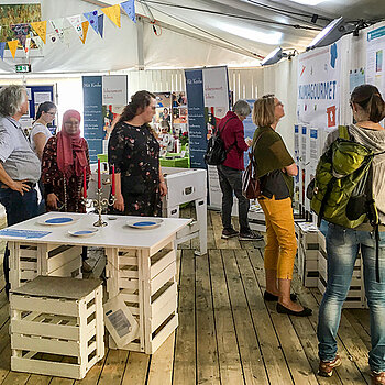 Auf dem Uferlos stand 2019 das Thema klimafreundliche Ernährung im Mittelpunkt. Die Stadt Freising hat im Nachhaltigkeitszelt die Ausstellung „Klimagourmet“ präsentiert.