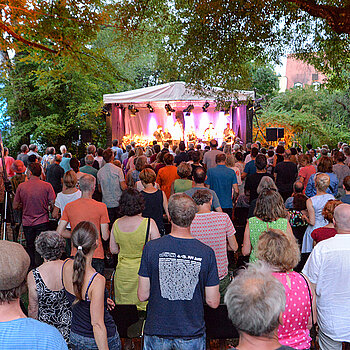 Mitreißende Musik und zauberhafte Stimmung: Das Sommer Wunder Freising ist zurecht ein Publikumsmagnet. (Foto: Stadt Freising)